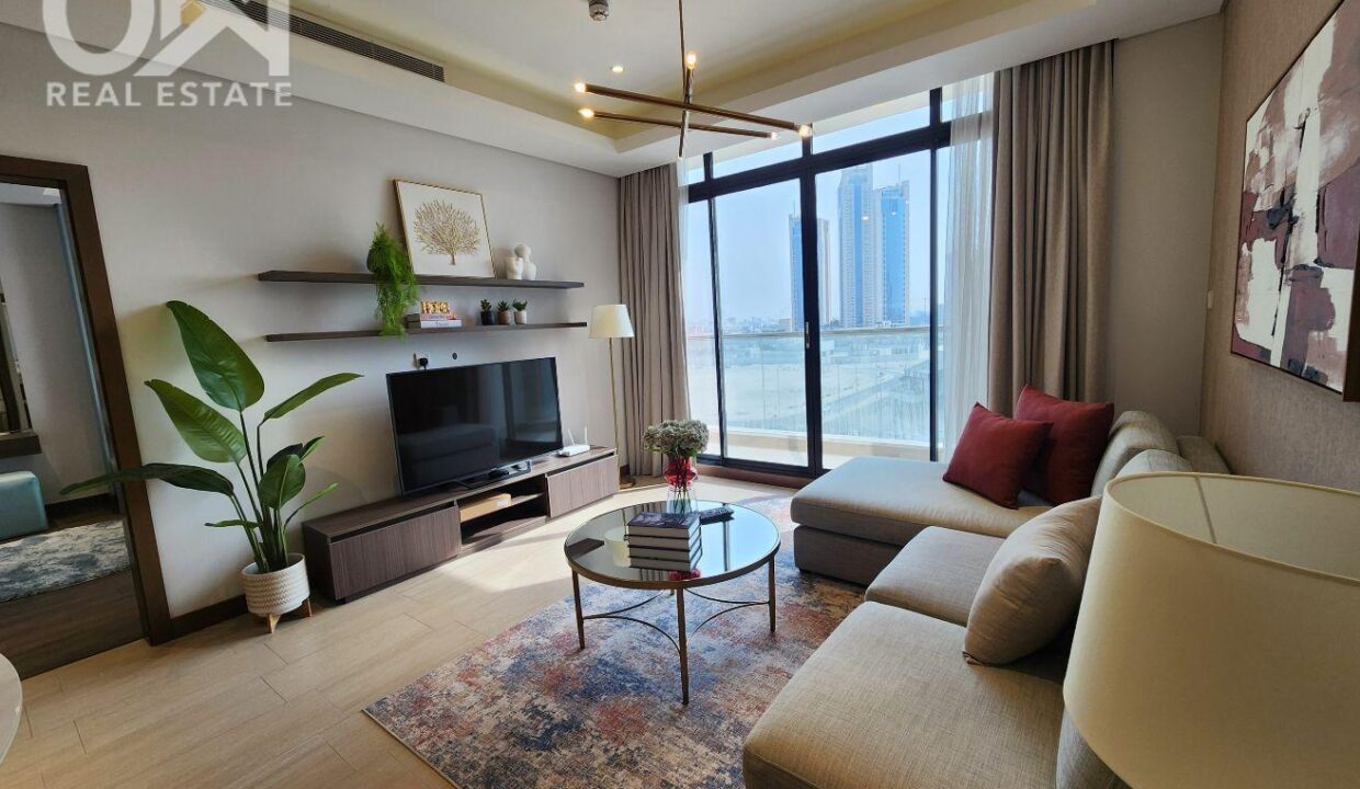 Balcony/prime location/renovated/ luxury finishing