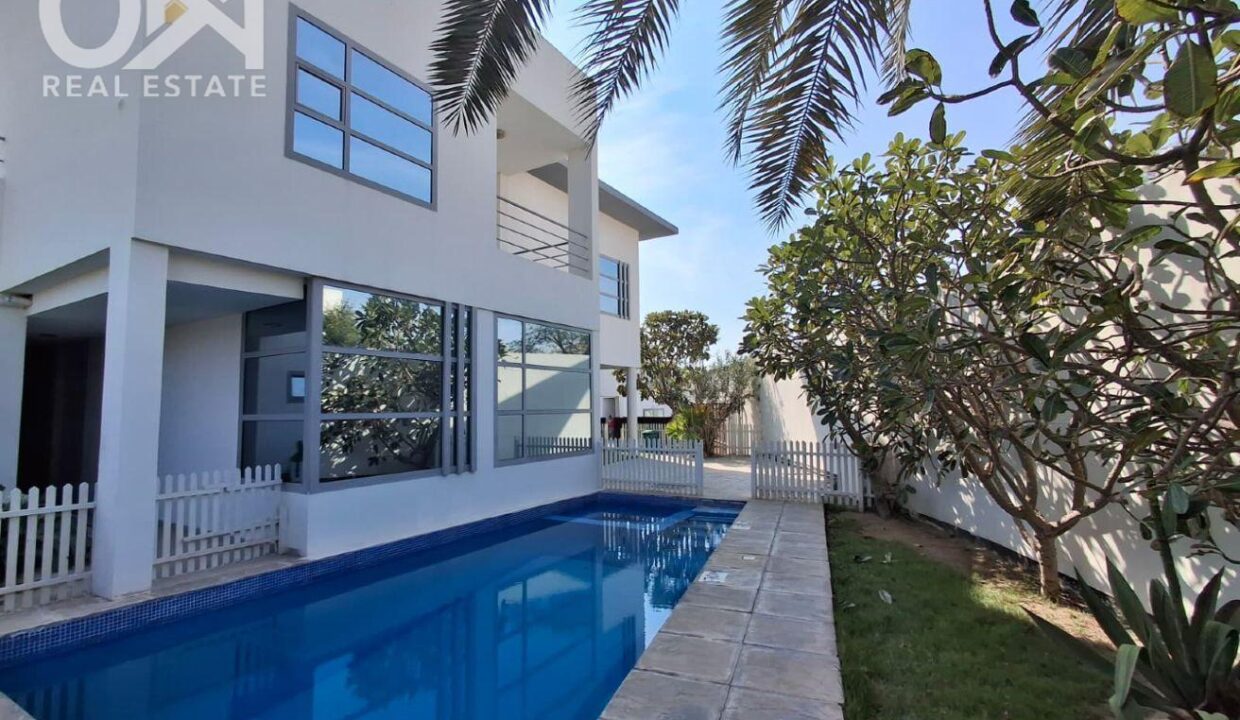 Spacious/Private garden/Private pool/Balcony