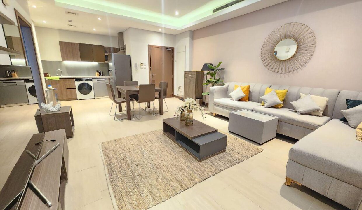 WALKING DISTANCE TO CITY CENTER* POOL*GYM*BARBECUE