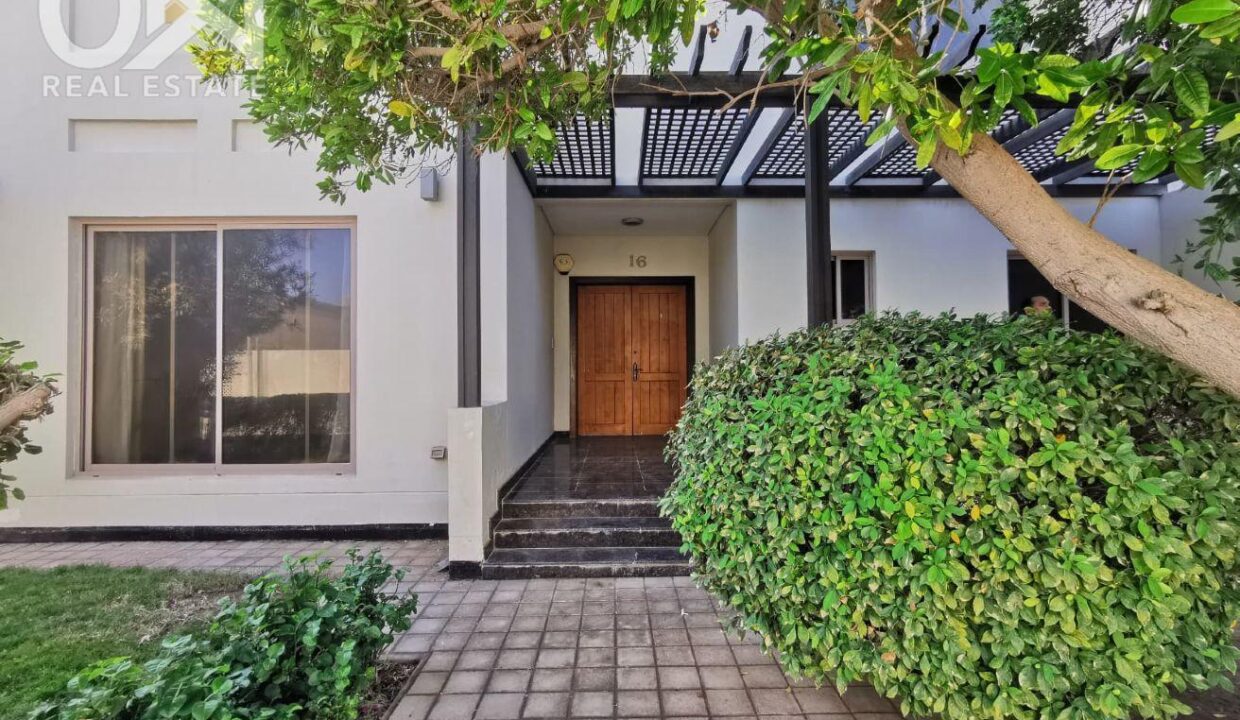 Modern Beautiful Four-Bedrooms Villa in Janabiya