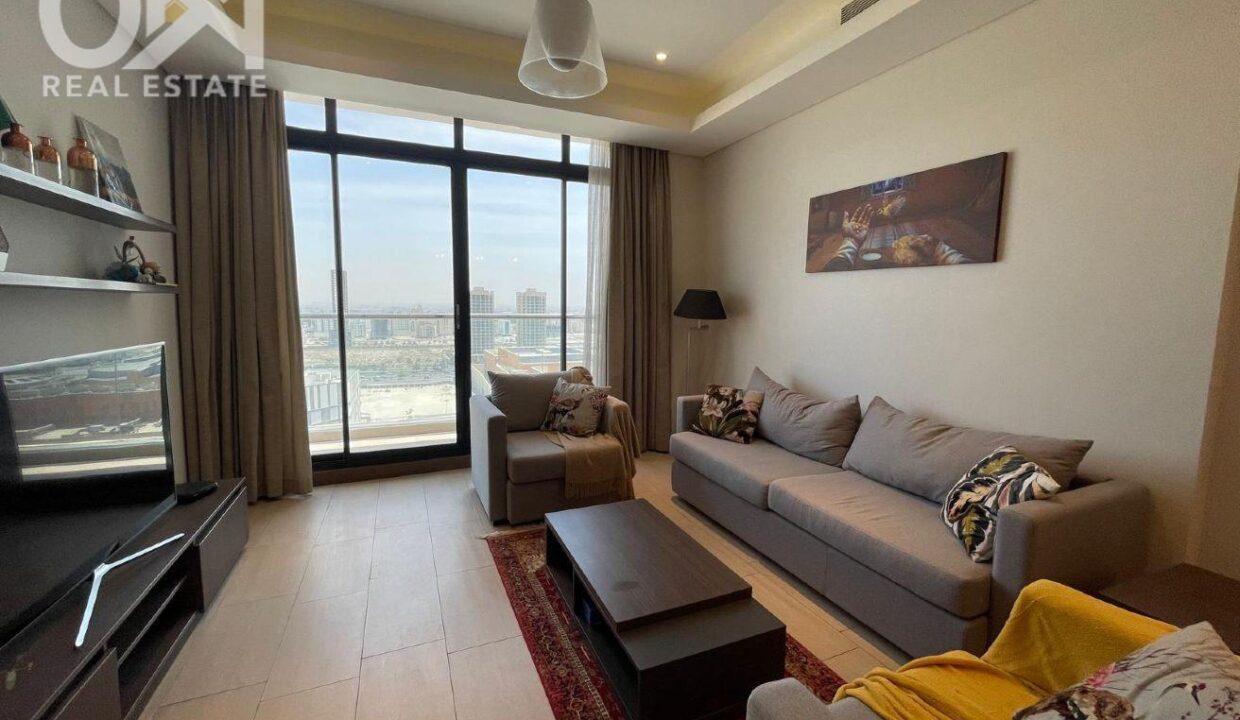 Hot! Deal/ prime location / balcony /cozy/modern