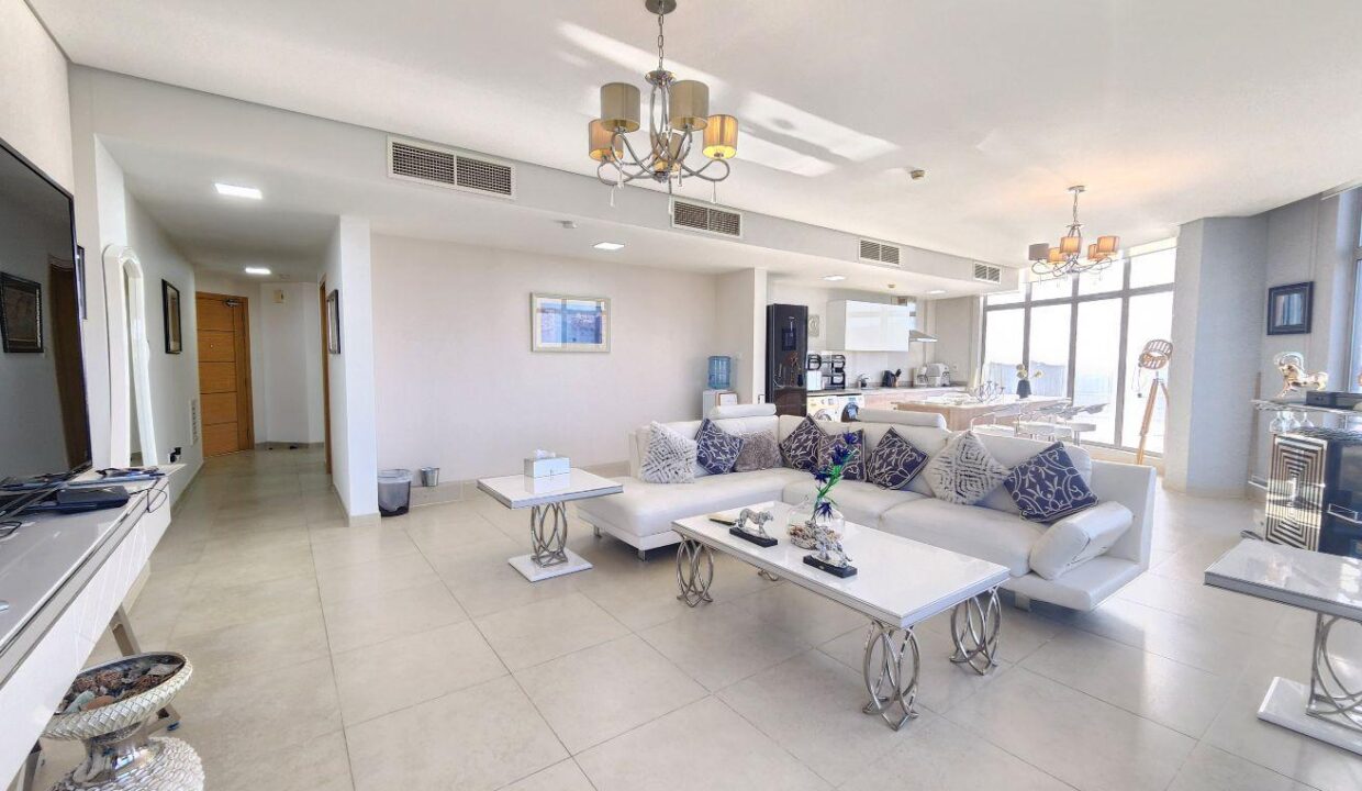 Sophisticated Living || Scenic Views | Big Layout