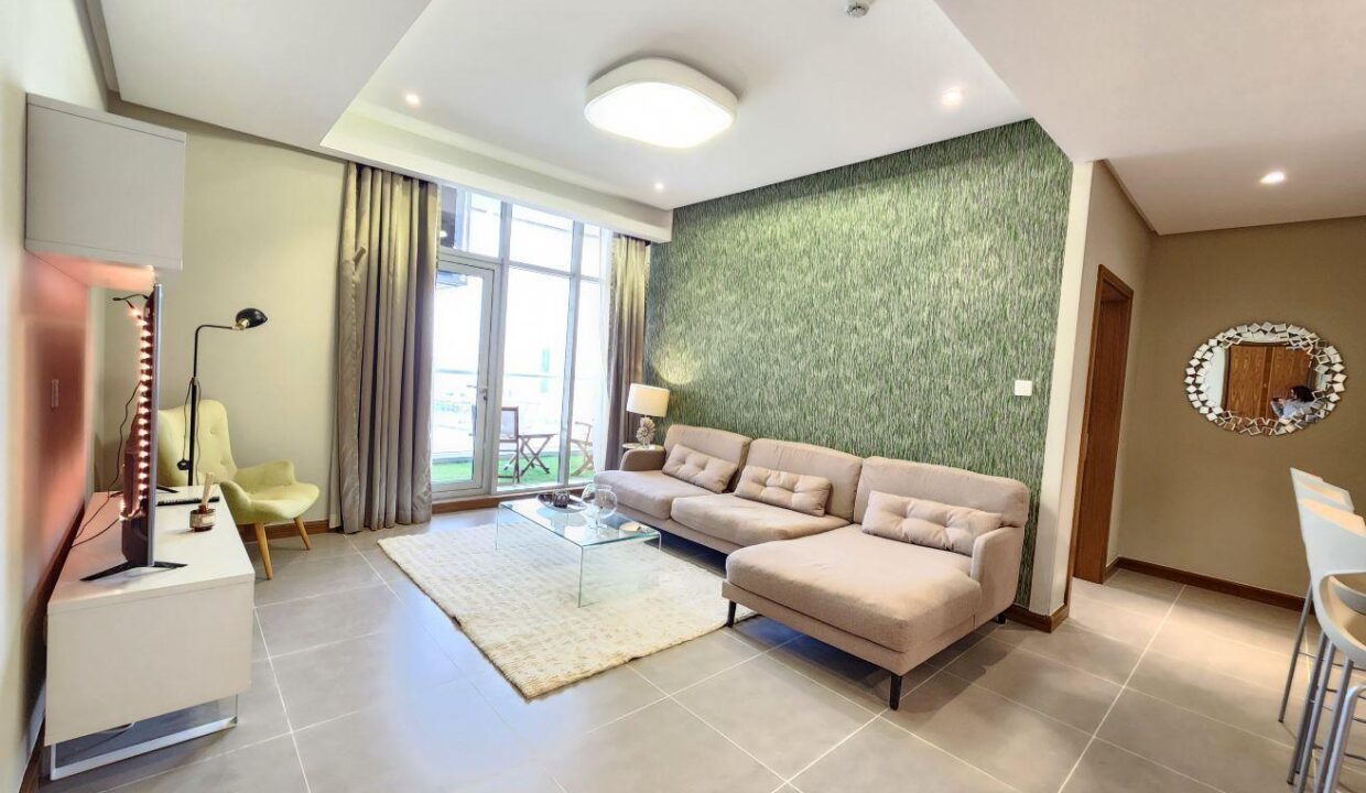 Balcony /sea view / spacious / modern / gym& pool