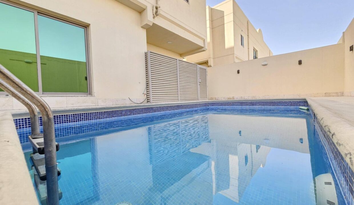 4BR Villa with Private Pool in Janabiya