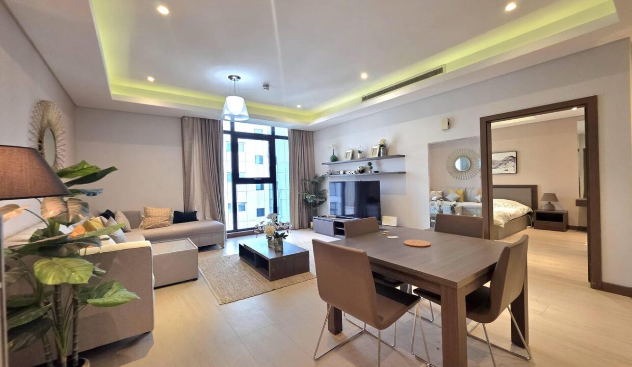 Modern 1BR + Balcony | Walking to City Center