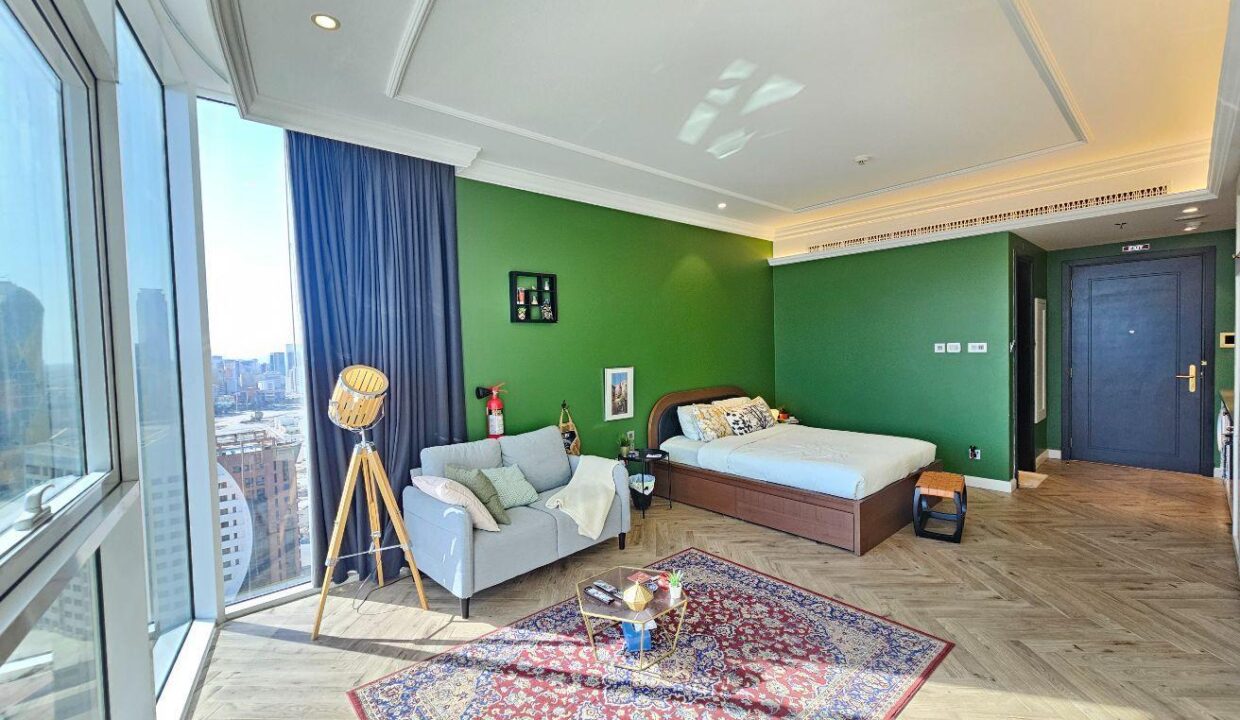 High-End Studio Living Near City Centre