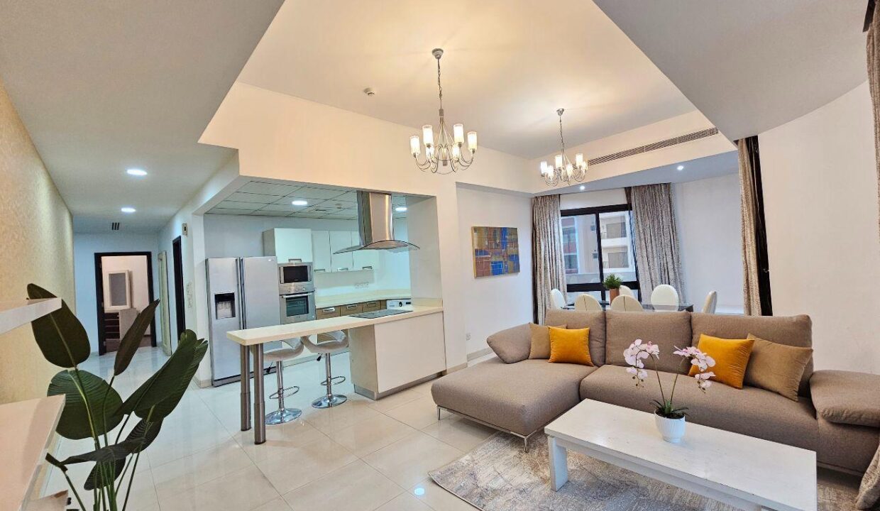 Bright Luxury Retreat | Modern | Housekeeping