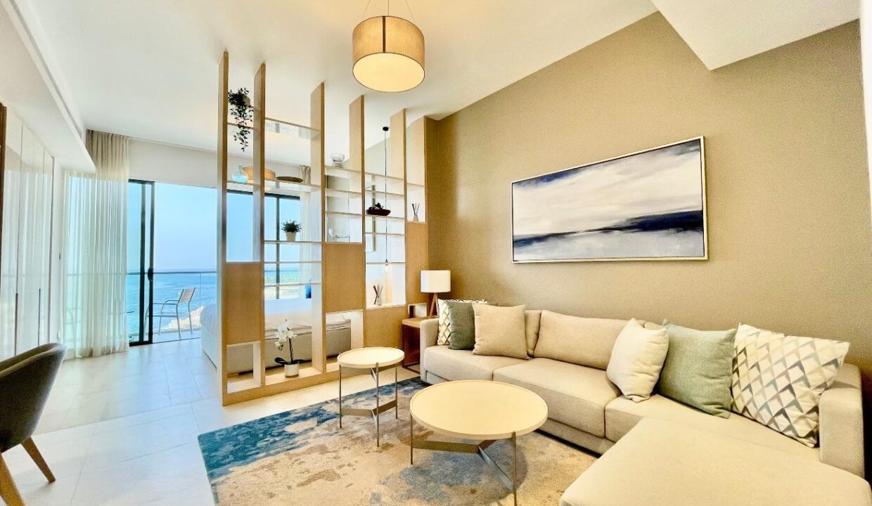 LUXURY STUDIO - GREAT AMENITIES - BALCONY - BRIGHT