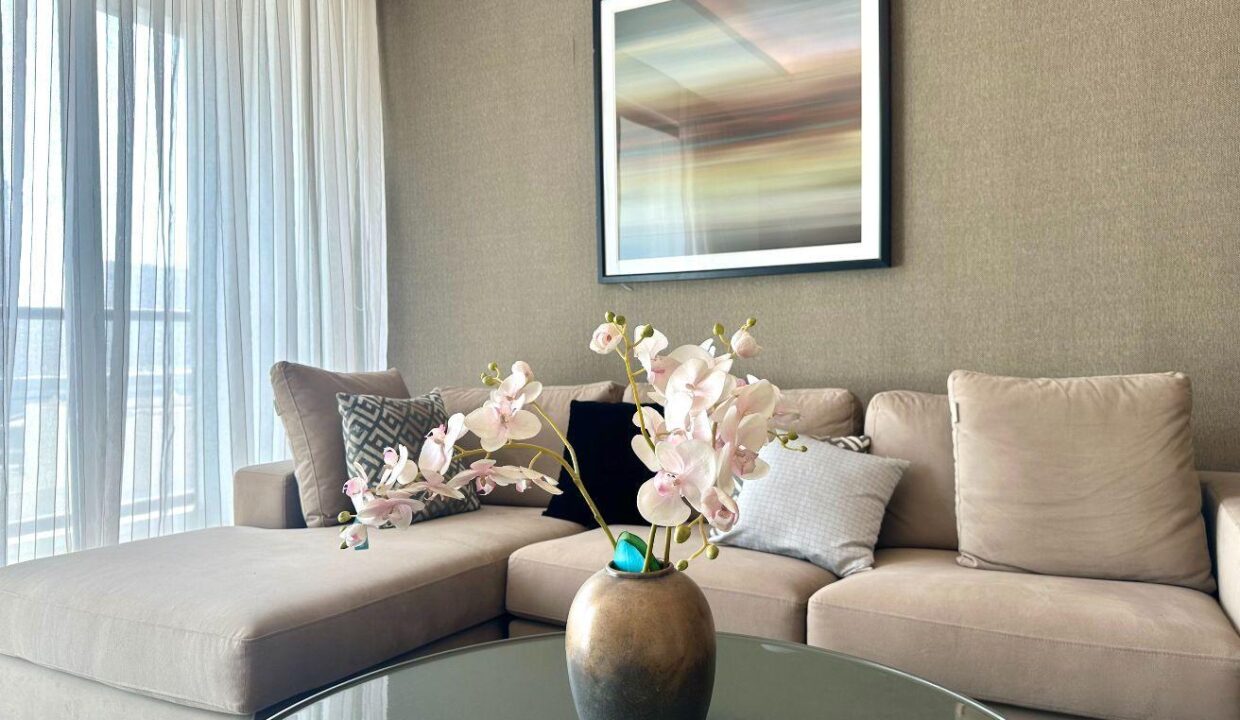 HOT DEAL / FAMILY RESIDENTIAL / NEXT TO LAGOON