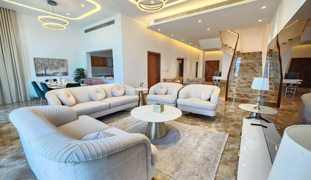 EXTRA LARGE DUPLEX | PERFECT LOCATION | MAID ROOM