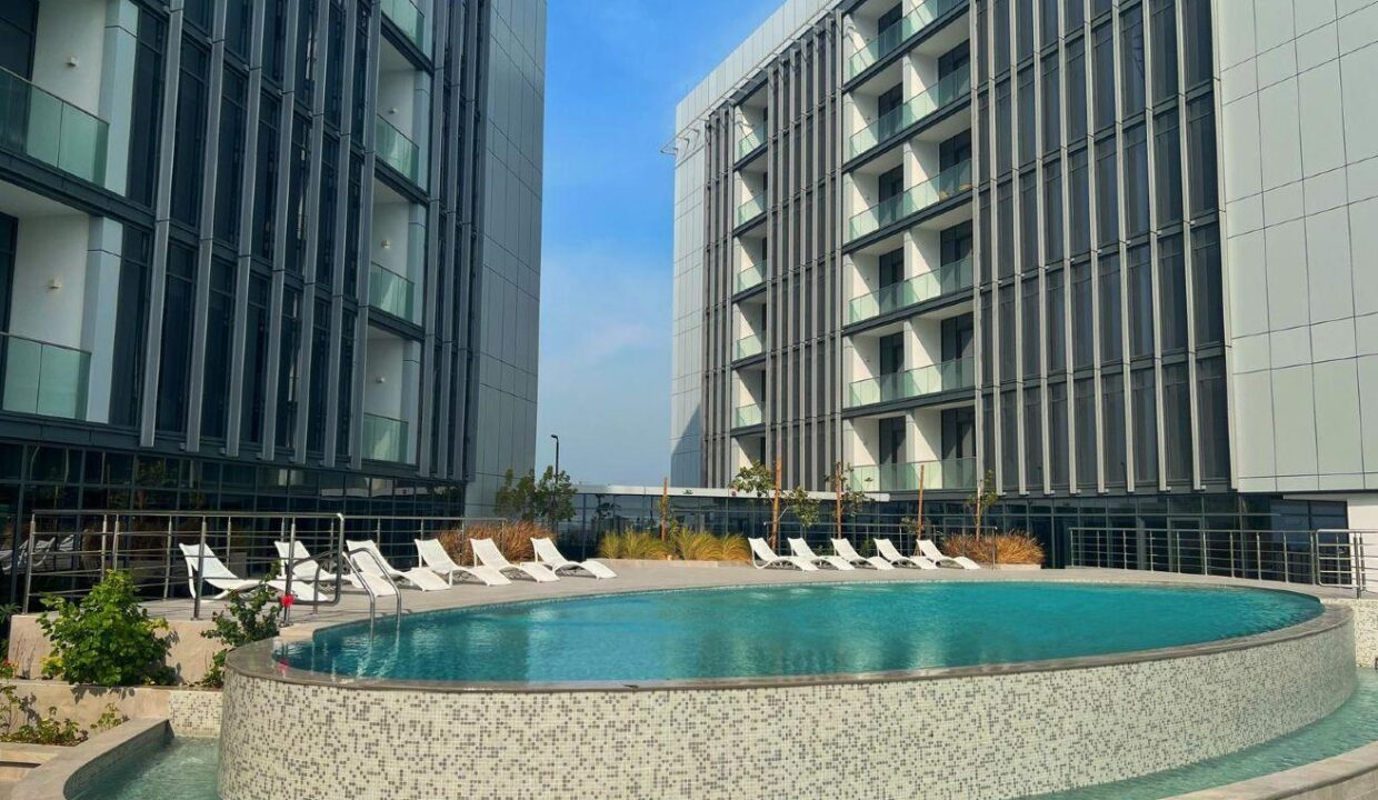 OFFER 1 MONTH FREE / BRAND NEW / LUXURY