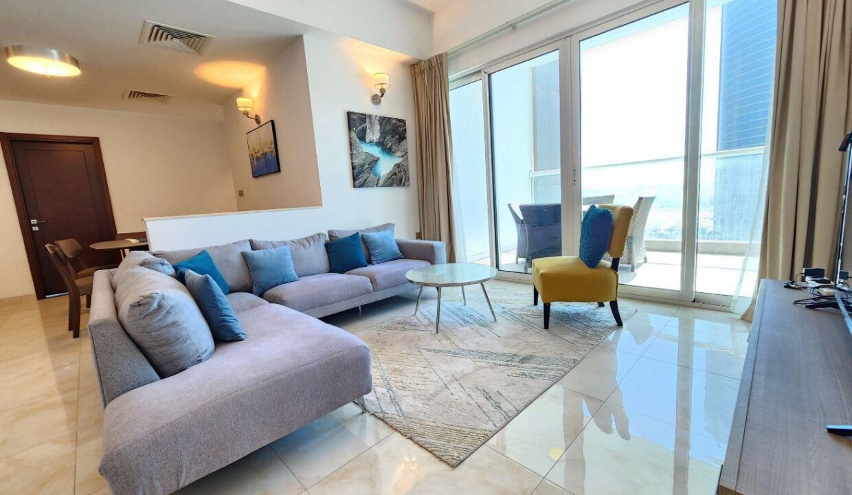 Close kitchen / balcony / bright / prime location