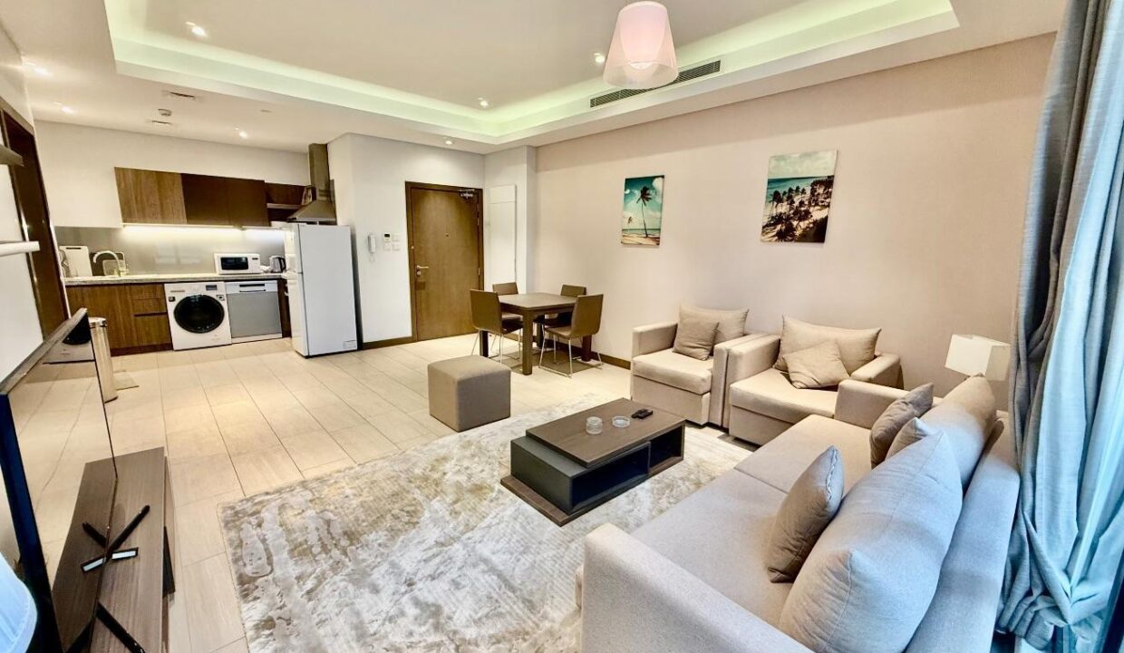 CITY CENTER | SPACIOUS | BALCONY | BRIGHT| ELEGANT