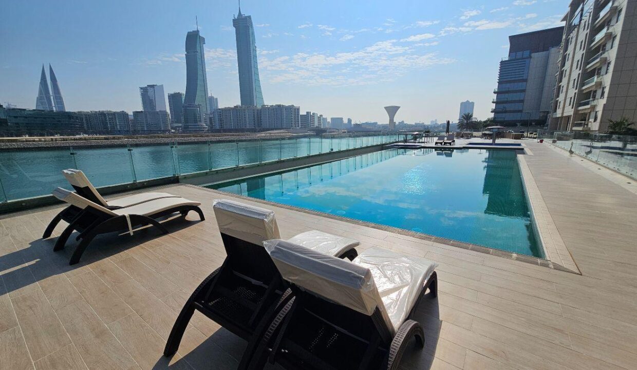 SEA VIEW DUPLEX* 3 ASSIGNED PARKING* OWN ENTRANCE