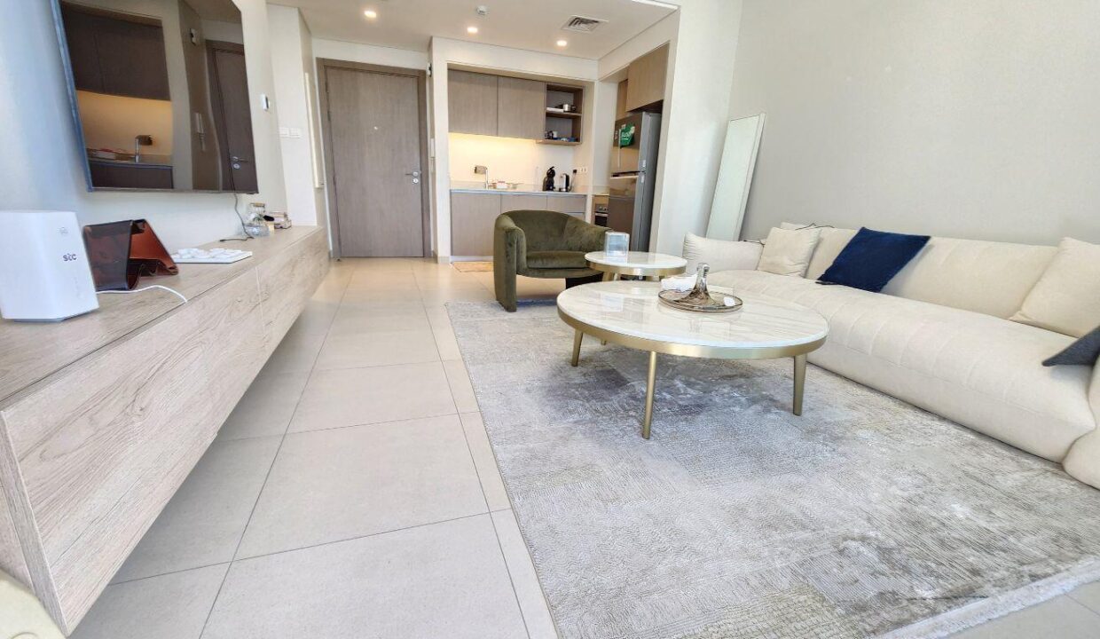 Balcony/ elegant/ Brand new/ calm area/ pool view