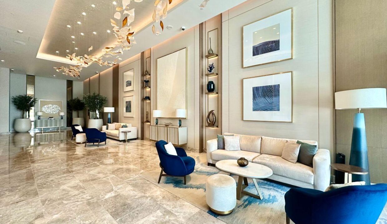 RESORT STYLE LIVING / PREMIUM AMENITIES