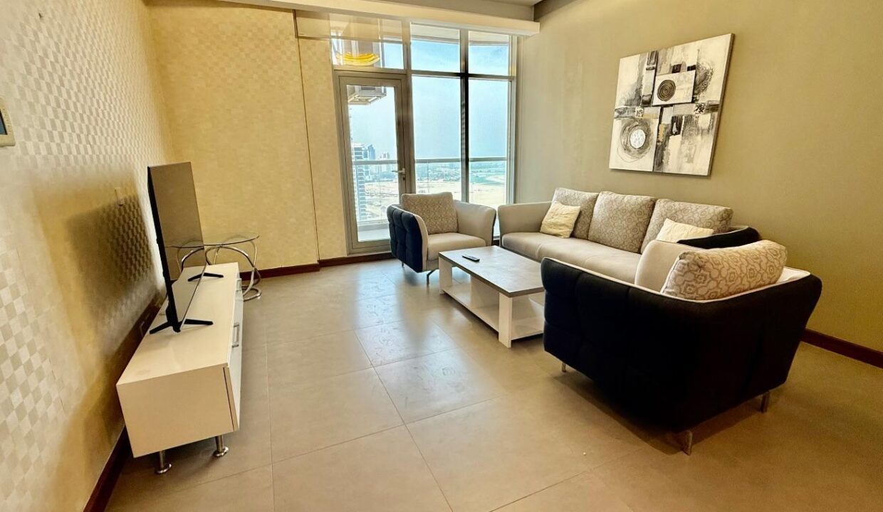 Luxury 1BR Sea View | Steps from City Center