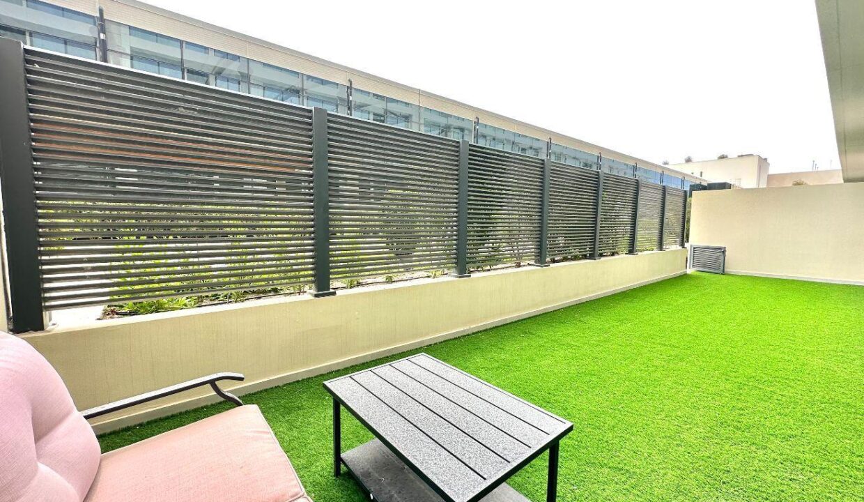 BEACH ACCESS / LARGE TERRACE / MODERN