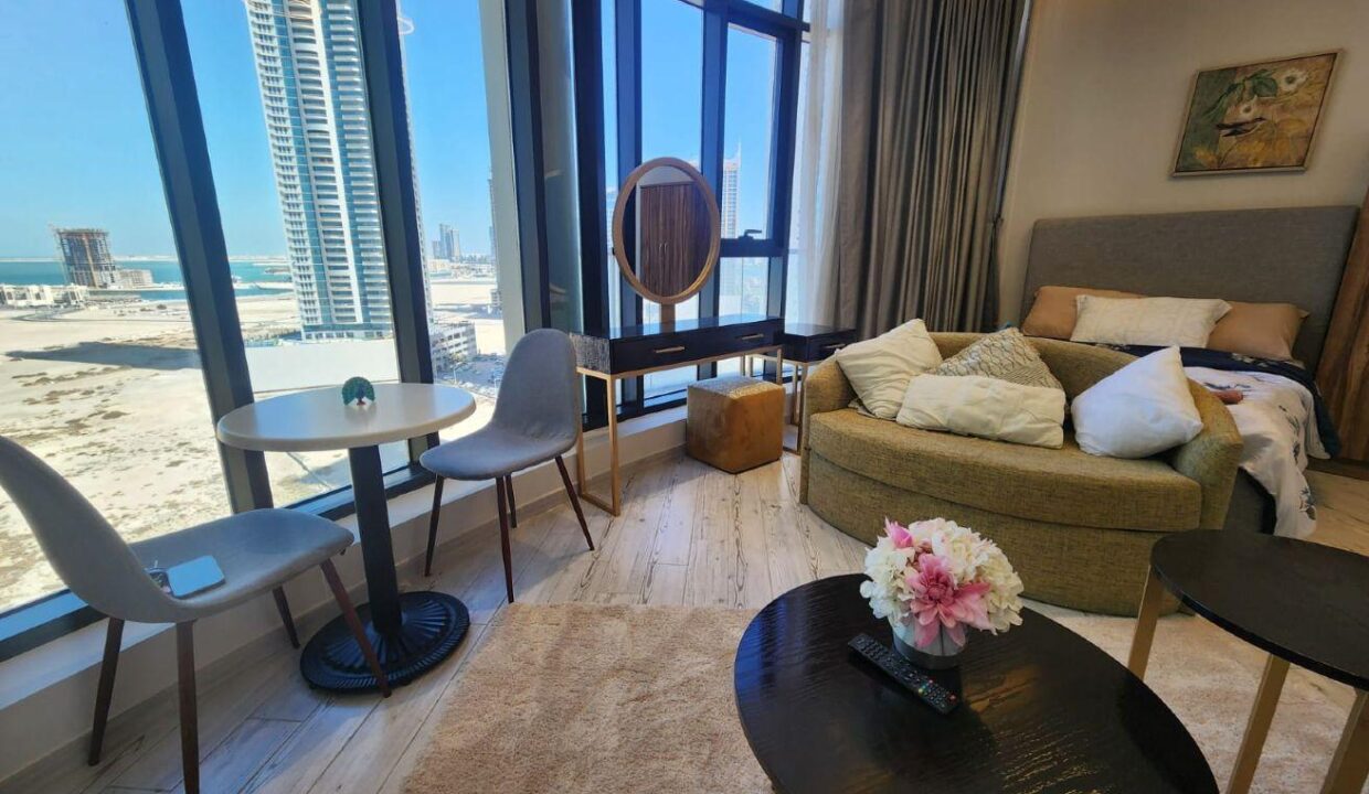 FULLY FURNISHED STUDIO WATERFRONT- AMINITIES- COZY