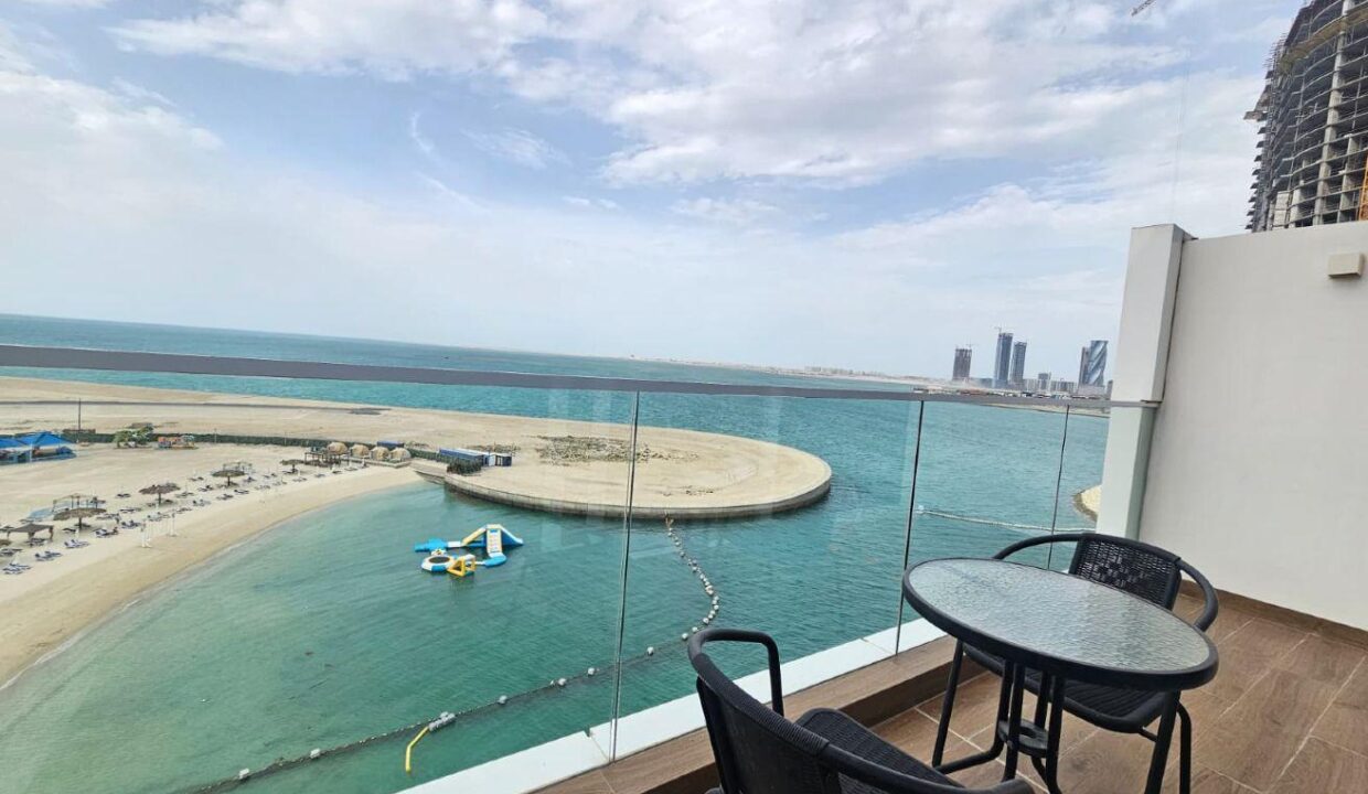 Luxurious l New Five Star amenities' | waterfront