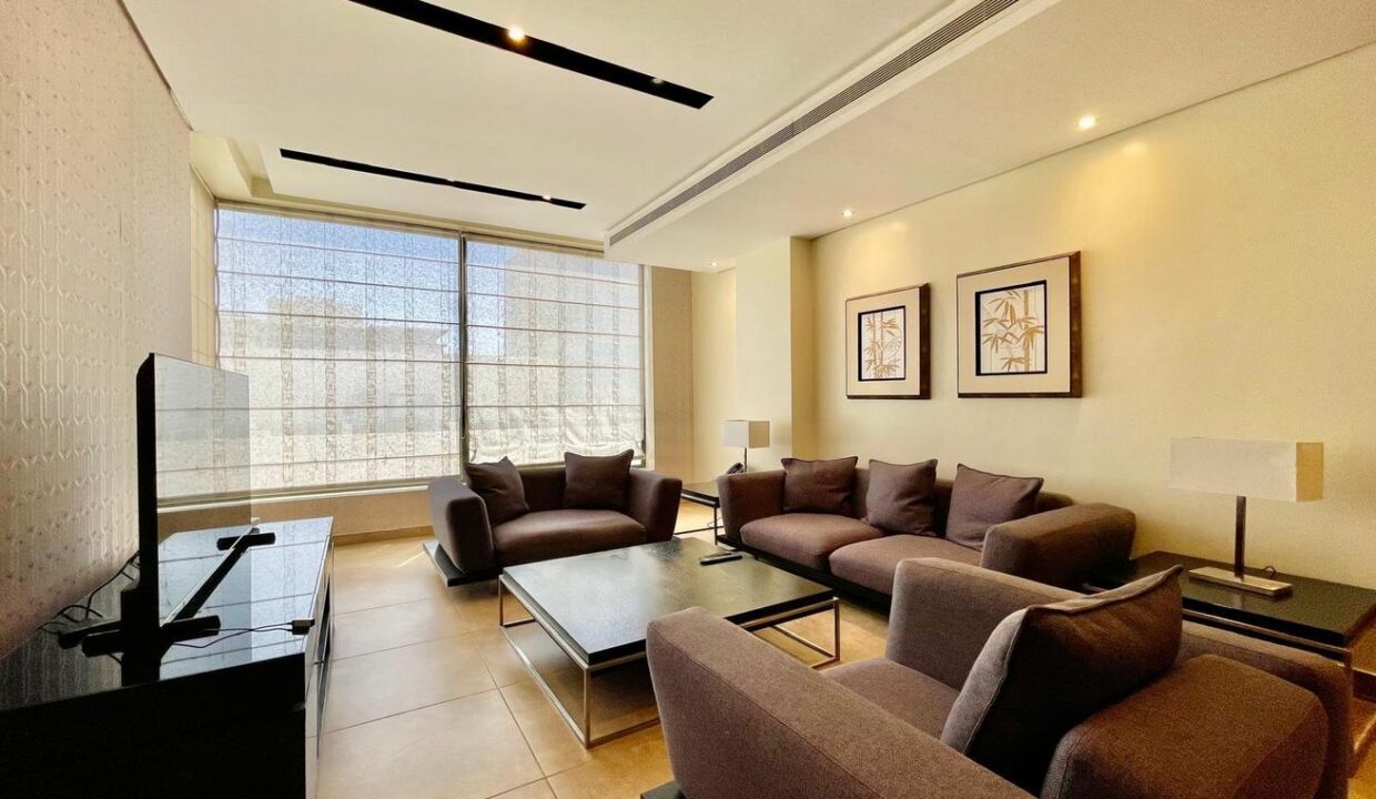 Hot deal|Near LMRA|closed kitchen|Big hall |Bright