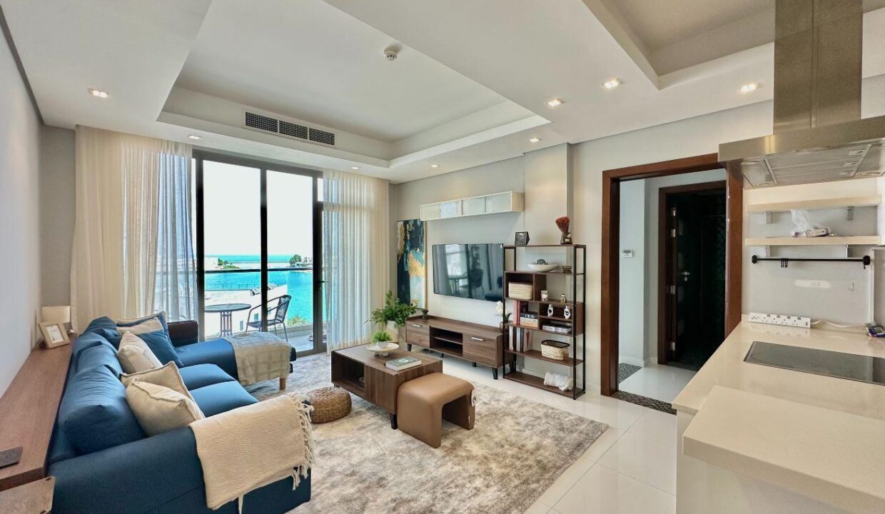 SEA VIEW / BRAND NEW FURNITURE / MODERN