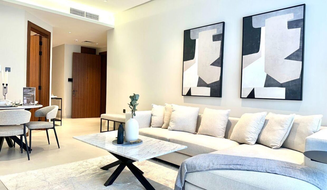 BRAND NEW LUXURY APARTMENT FOR RENT/CLOSED KITCHEN