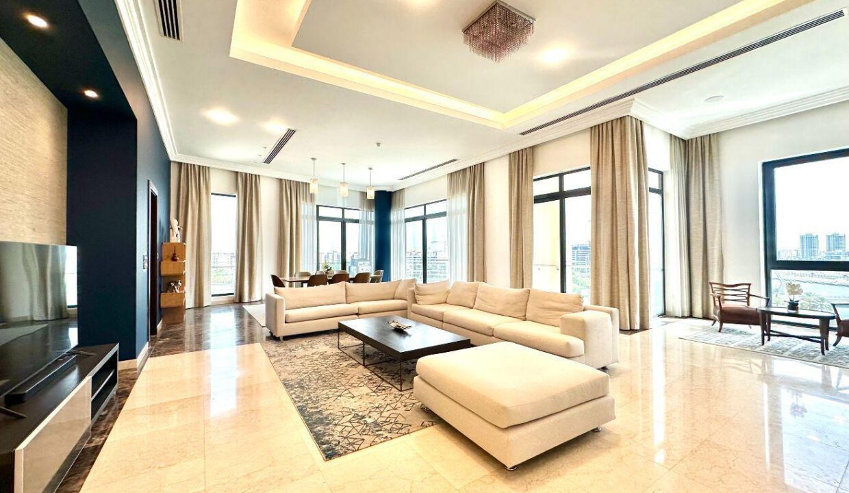 PRESTIGIOUS WATERFRONT LIVING / PANORAMIC SEA VIEW