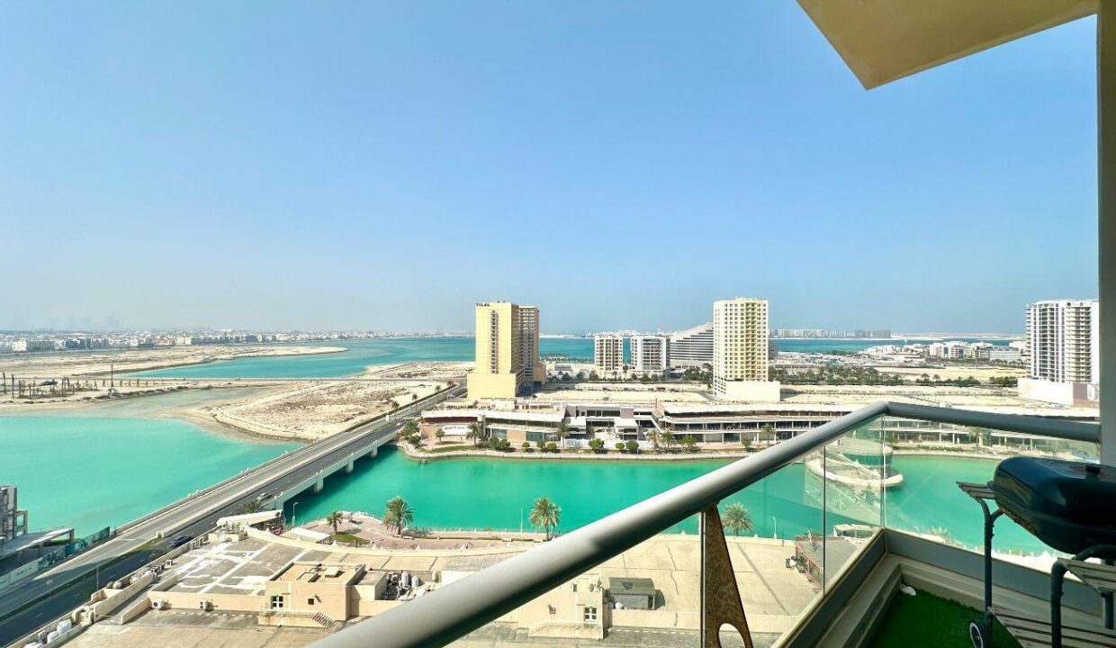 Amwaj Avenue