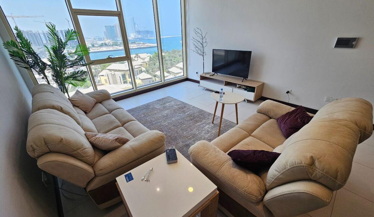 HIGH FLOOR * OUTDOOR POOL * BARBECUE AREA * GYM
