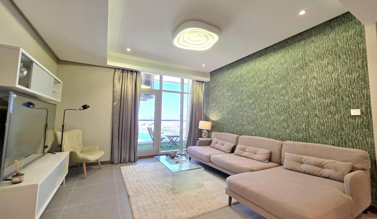 1 BR Apartment with Water View and Study -Spacious
