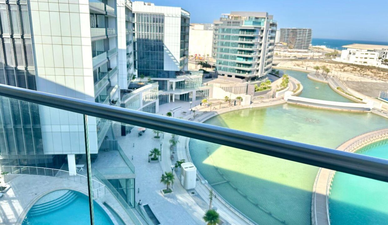 SEA AND CANAL VIEW / BRIGHT AND SPACIOUS APARTMENT
