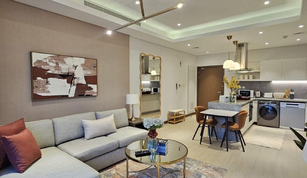 Balcony/prime location/renovated/ luxury finishing