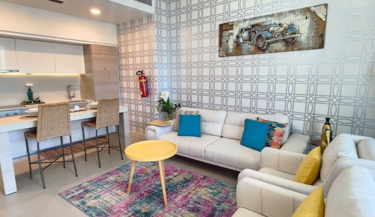 Modern 1BR | Balcony | Amenities  | beach access!