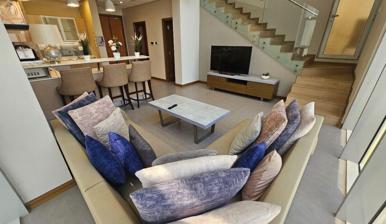 DUPLEX* BILLIARD* SQUASH* INDOOR/OUTDOOR POOL* BBQ