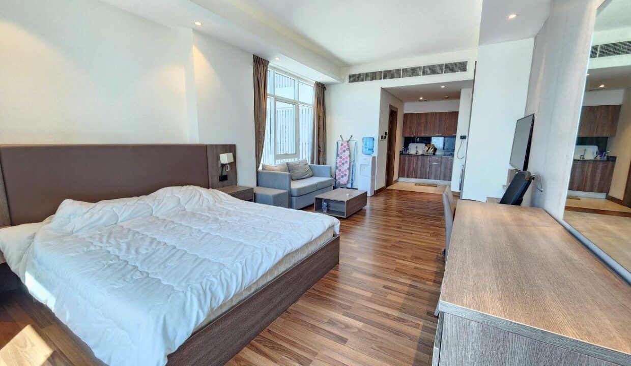 SPACIOUS STUDIO | MODERN DESIGN** | WALK TO DANA**