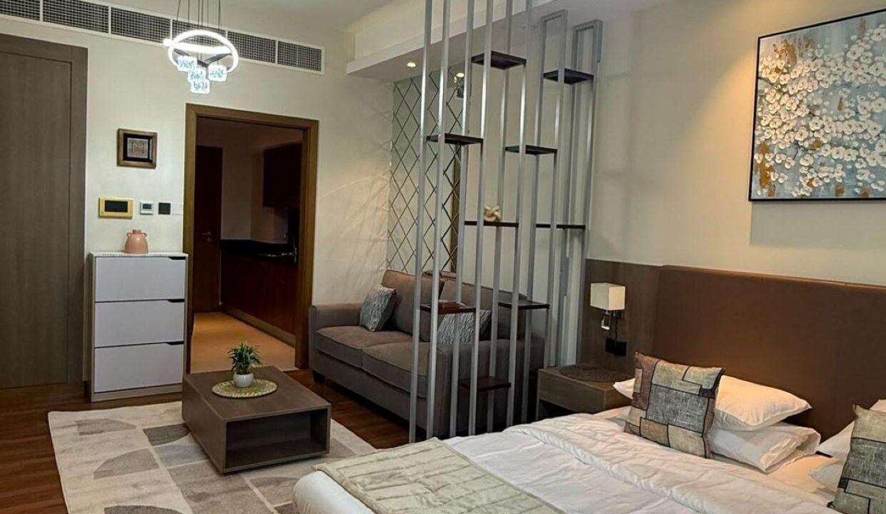 Luxury Studio*Prime & Peaceful Area * Great Price*
