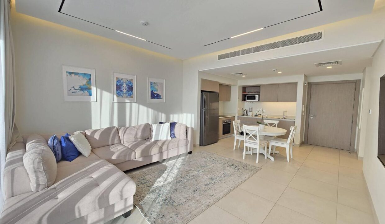 Bright • Stylish • Fully Furnished • Beach Access
