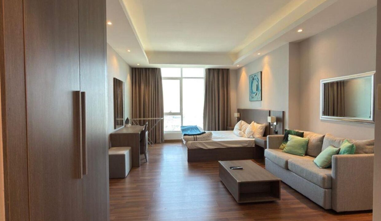 Luxury Studio*Prime & Peaceful Area * Great Price