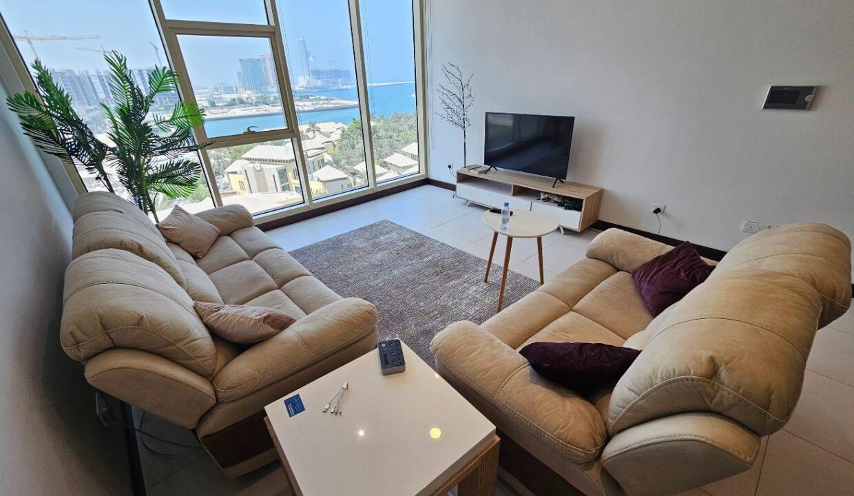 HIGH FLOOR * OUTDOOR POOL * BARBECUE AREA * GYM