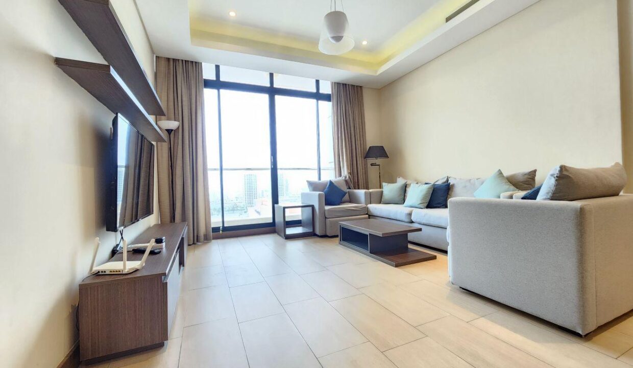 Balcony / modern / close to city center / spacious