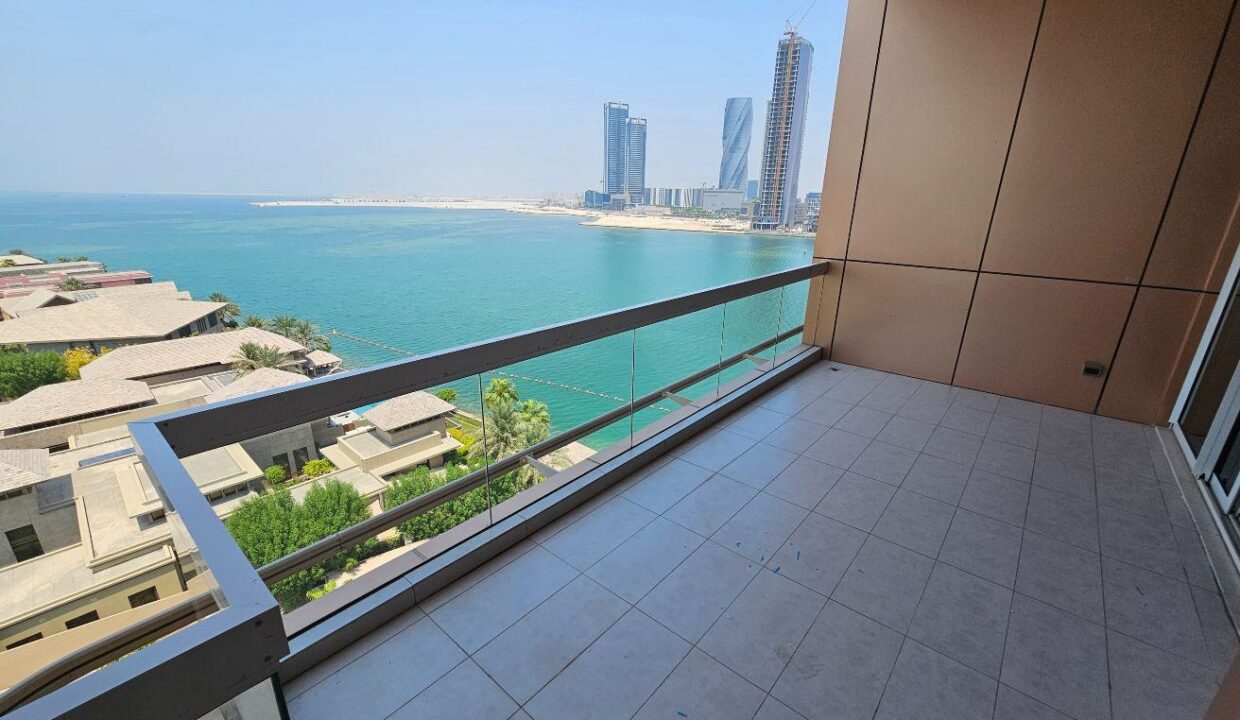 UNIQUE CORNER PENTHOUSE * SEA AND LAGOON VIEW *