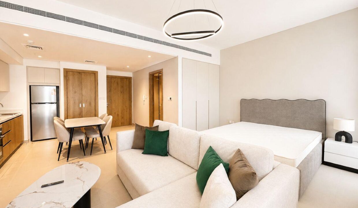 BRAND NEW / MODERN / READY TO MOVE IN