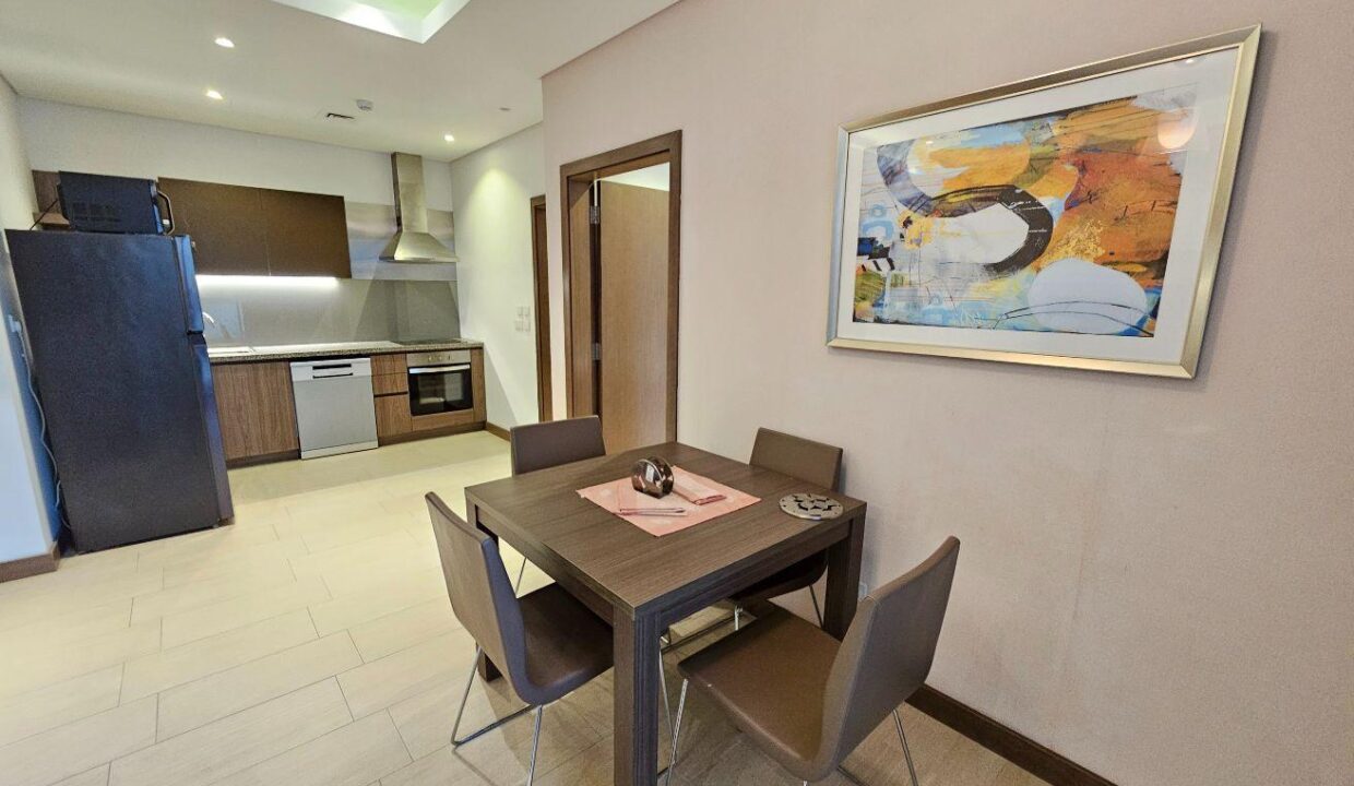 WALKING DISTANCE TO CITY CENTER* BALCONY* HOT DEAL