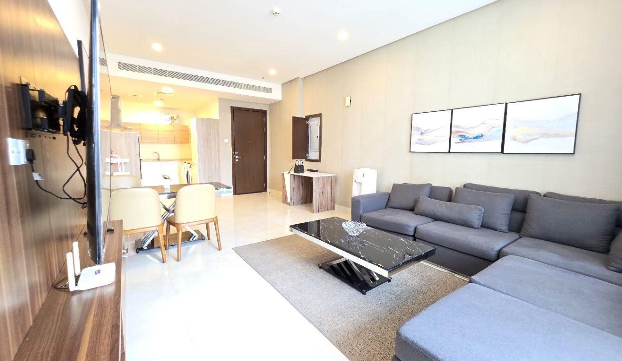 AIl nclusive / balcony /gym* pool /prime location